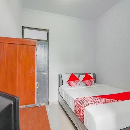 Oyo 2770 Zleepy Wisma Khazri Bogor Buitenkant foto