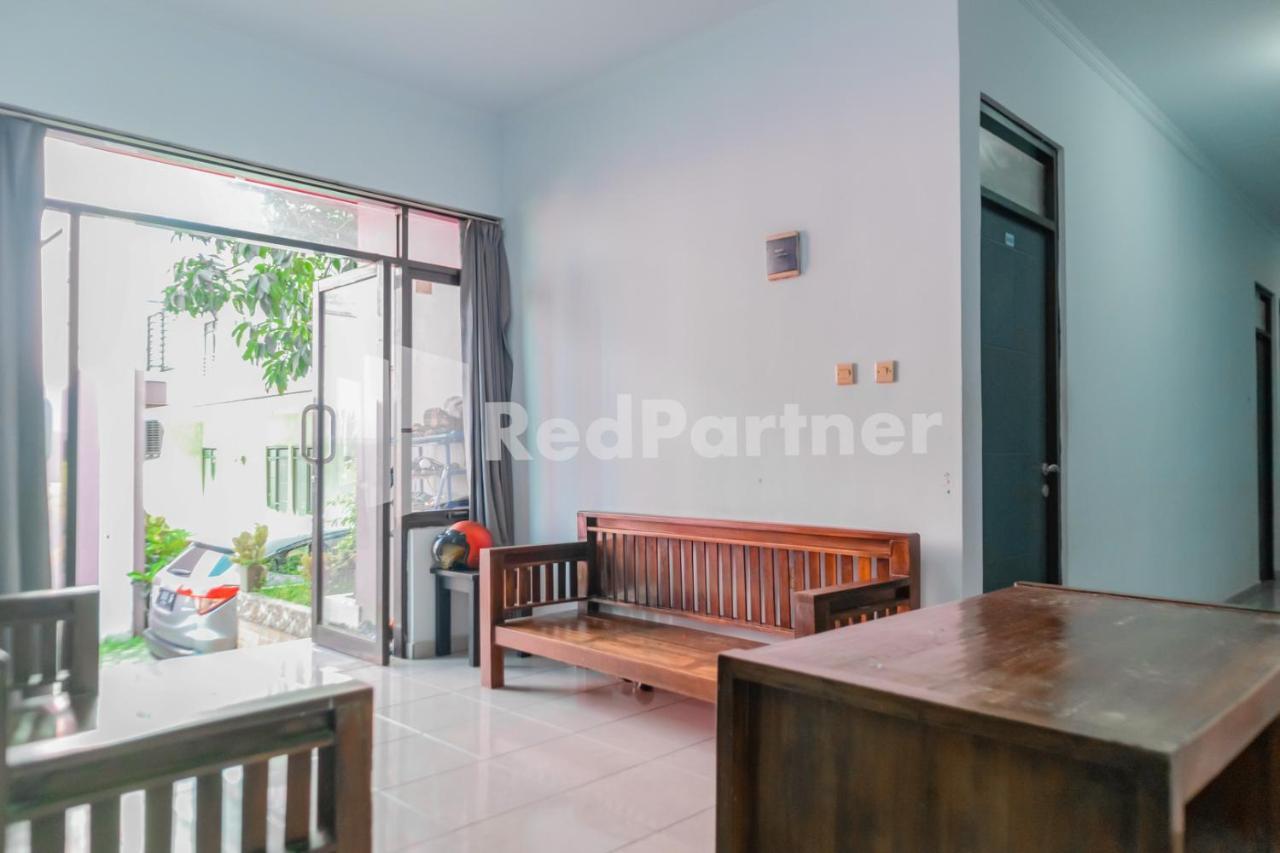 Oyo 2770 Zleepy Wisma Khazri Bogor Buitenkant foto