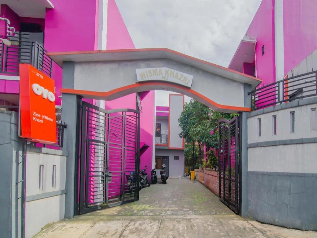 Oyo 2770 Zleepy Wisma Khazri Bogor Buitenkant foto