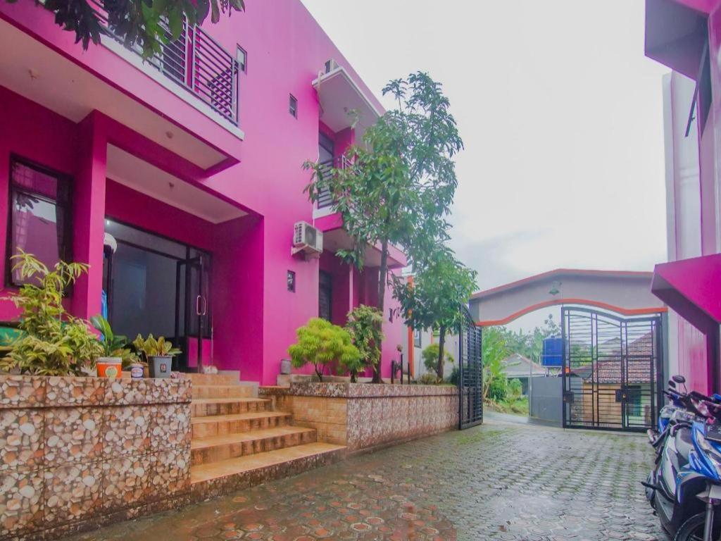 Oyo 2770 Zleepy Wisma Khazri Bogor Buitenkant foto